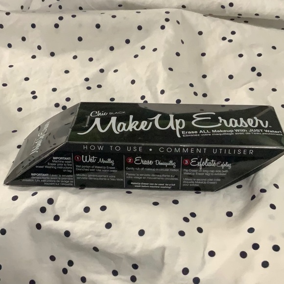 🆕MAKEOVER ESSENTIALS! Chic Black make up eraser - Picture 2 of 11